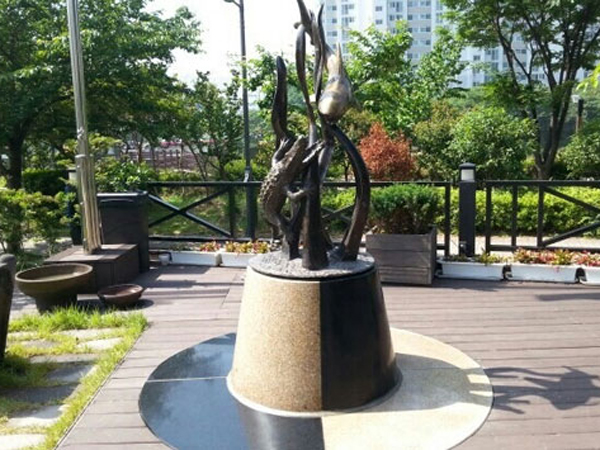 Wah, Kini Ada Patung 'Suro dan Boyo' di Kota Busan, Korea Selatan!
